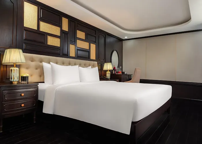 Amanda Pearl Cruise Bay Hạ Long